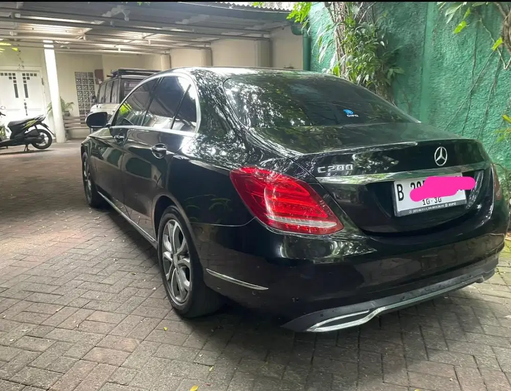 Mercedes-Benz black oN cLs