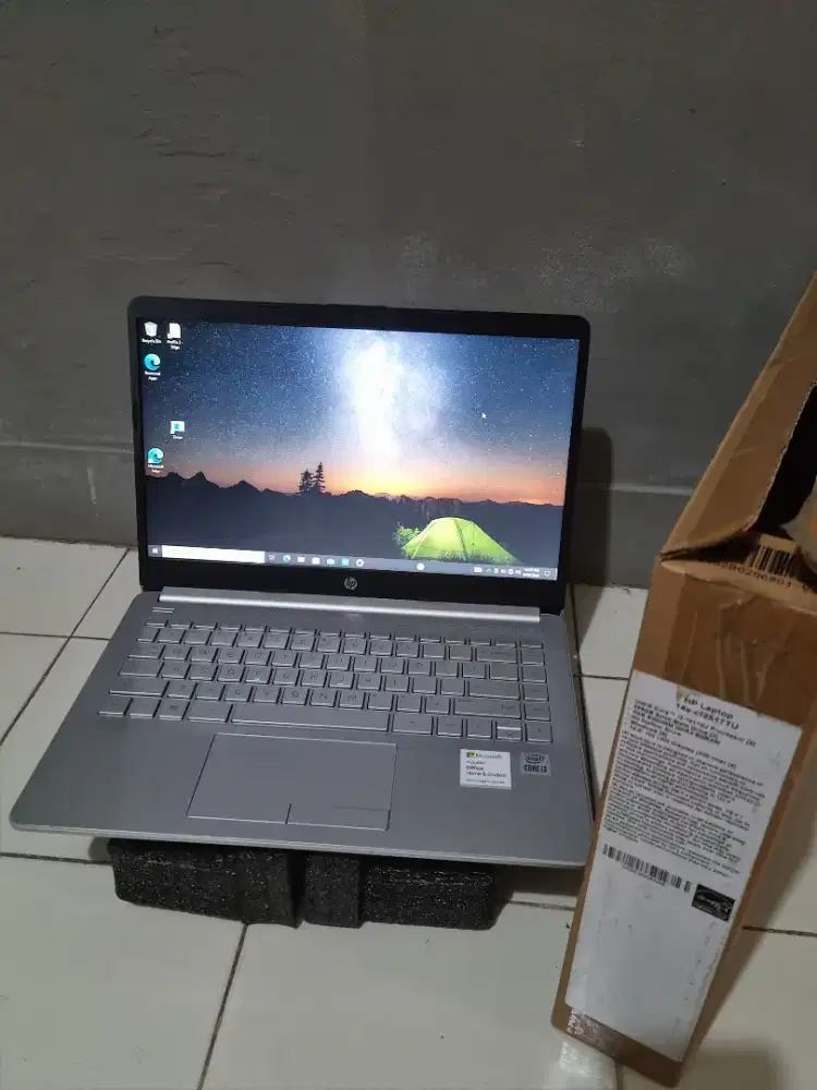 Laptop HP 14s-cf2517TU 8GB 256GB Core i3 Fullset Mulus