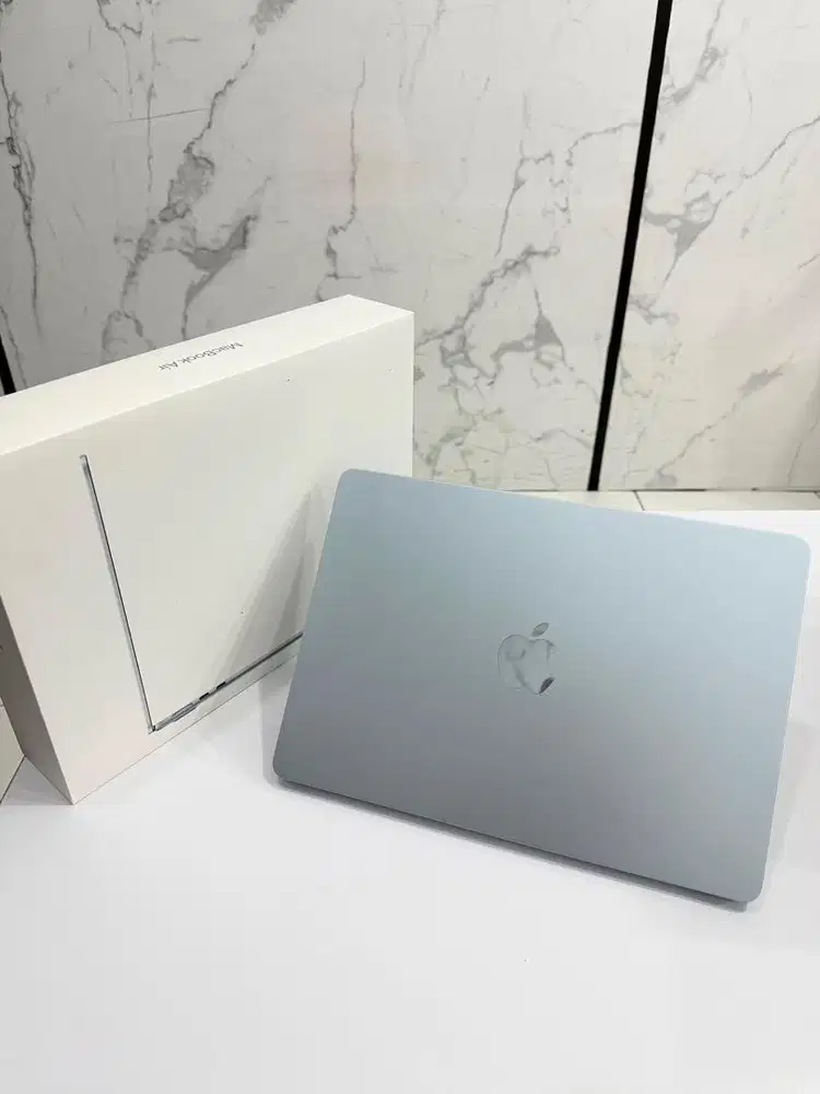 Macbook air m4 13 16/256 garansi on ibox