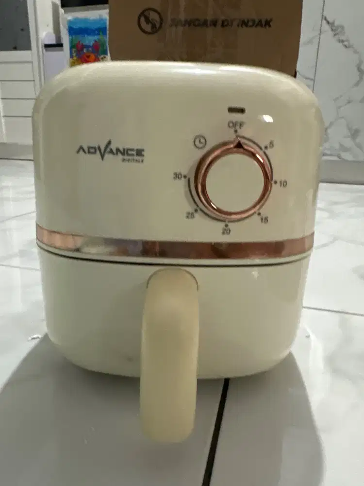 ADVANCE AIR FRYER ADF24A LIKENEW