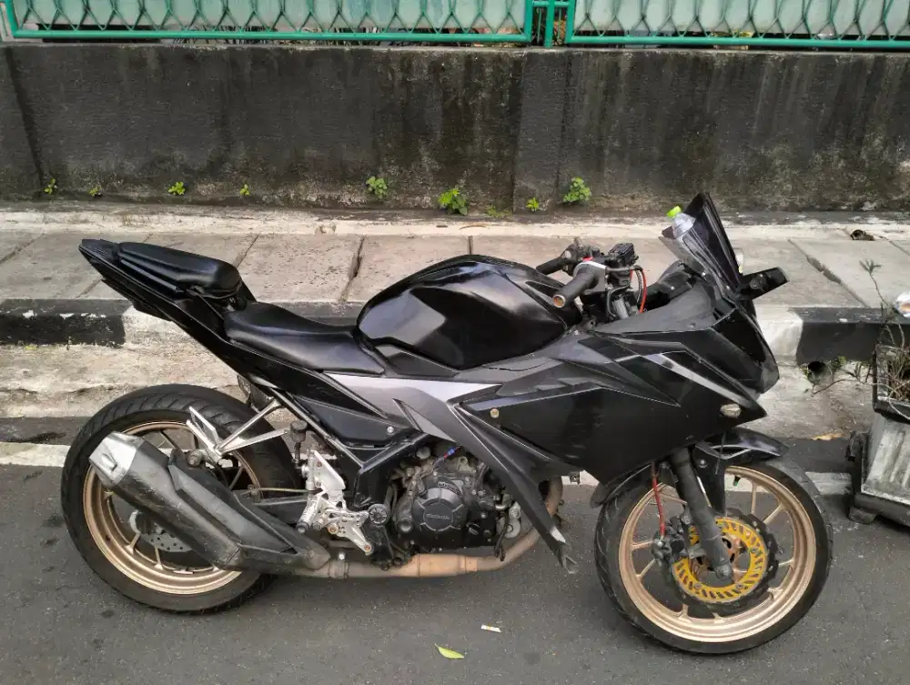 HONDA CBR 2016 MOTOR SEHAT SIAP PAKAI LANGSUNG BISA TT