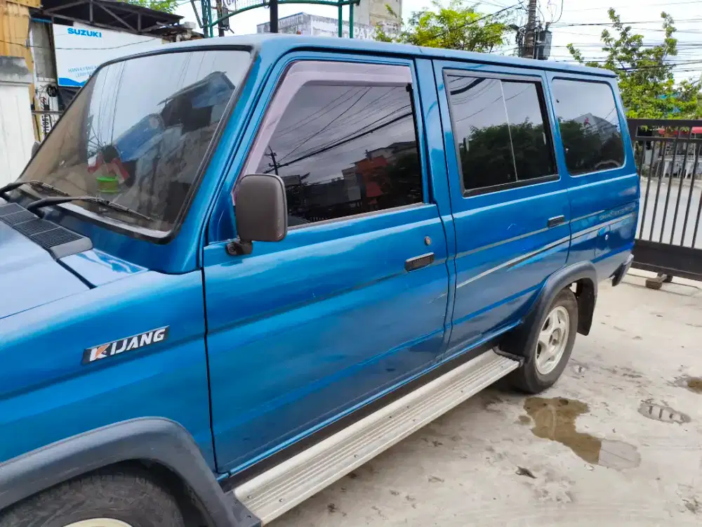 Mobil Kijang Super