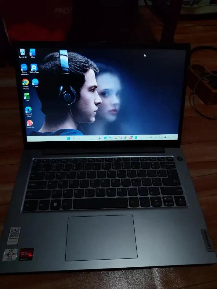 LAPTOP LENOVO V14 G4