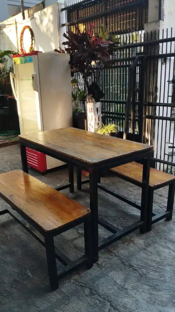 Meja kursi Cafe siap pakai