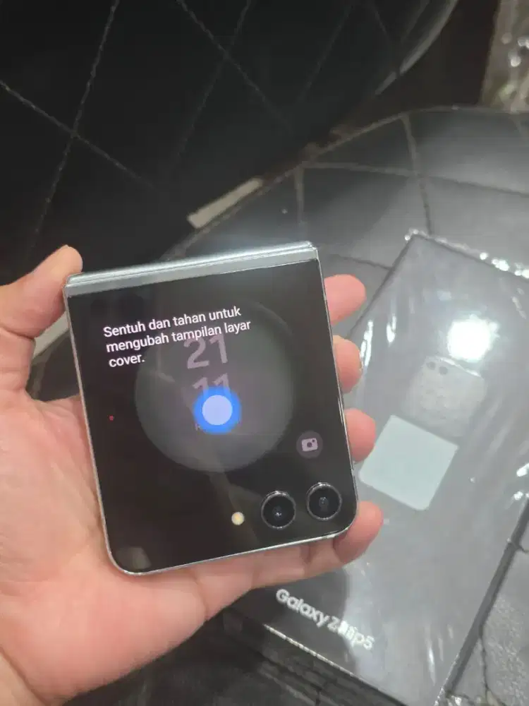 Z flip 6 5G 12/512GB seperti baru 9jt. Baru pakai 1 hari