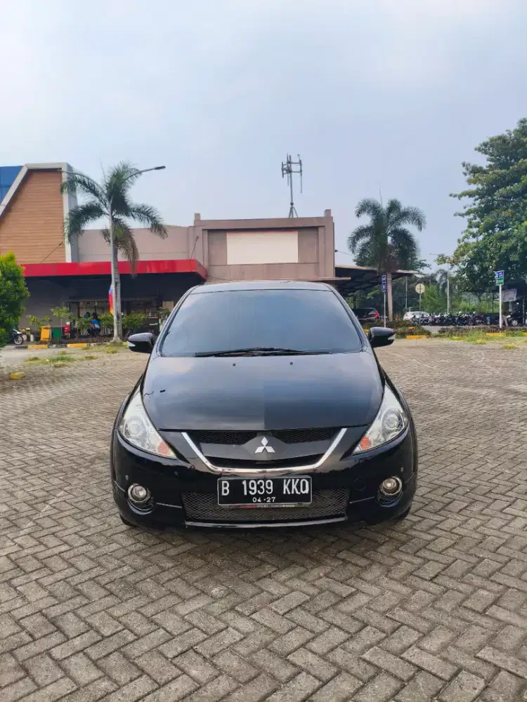 Mitsubishi Grandis 2010 Bensin