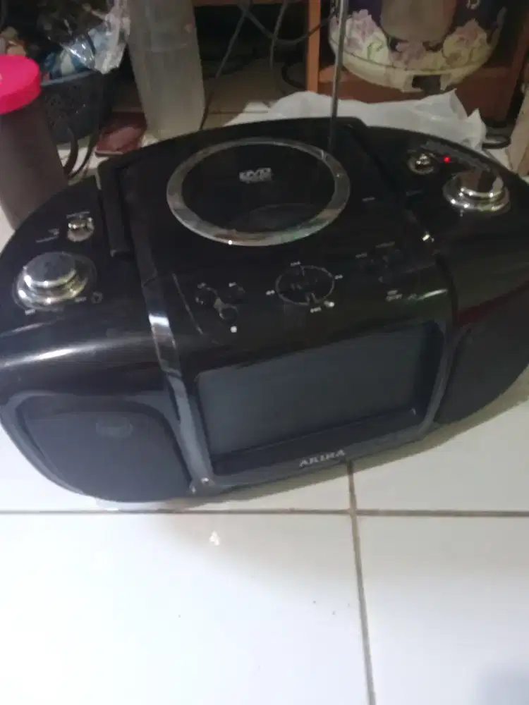 Radio dan DVD player merk akira