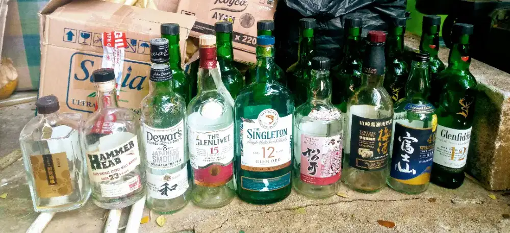 Aneka botol bermerk