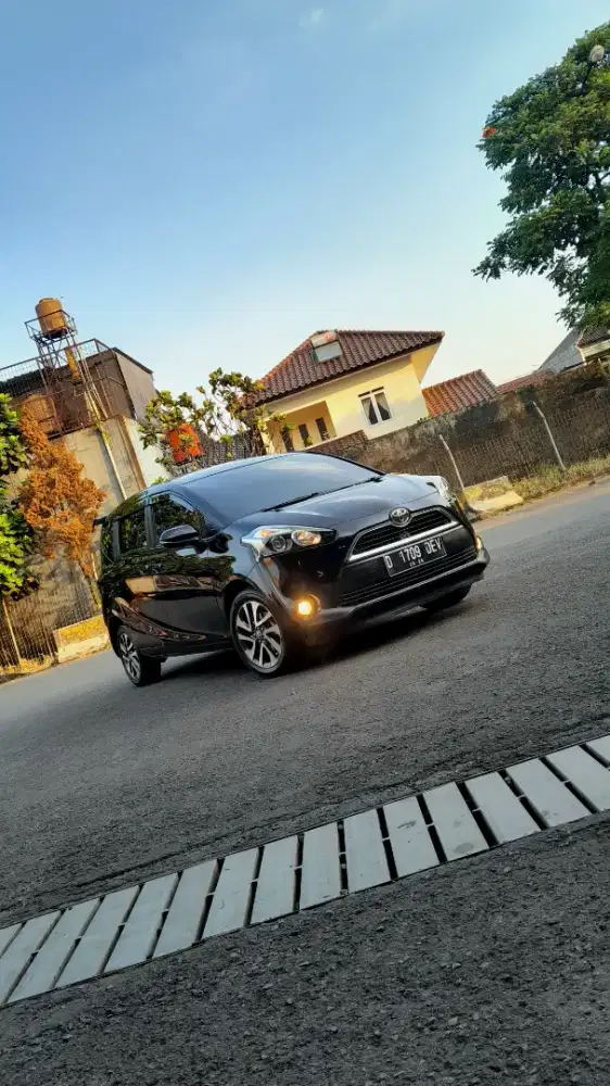 Toyota sienta v at low km