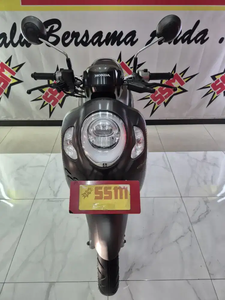 Scoopy stylish keyless