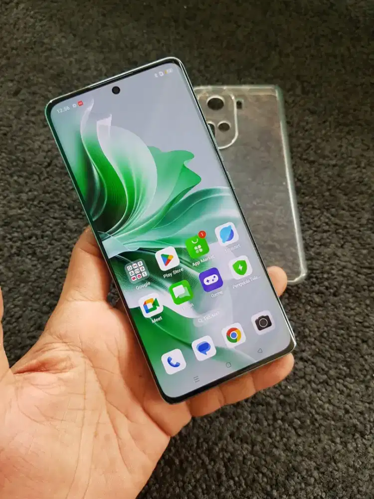 Oppo reno 11 5g NFc amoled curve cakep ram 8+8/256 mulus HP charger