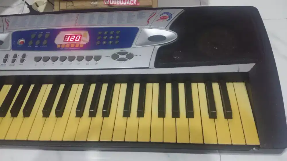 Keyboard piano Mk2063 nyala normal bagus mulus no minus