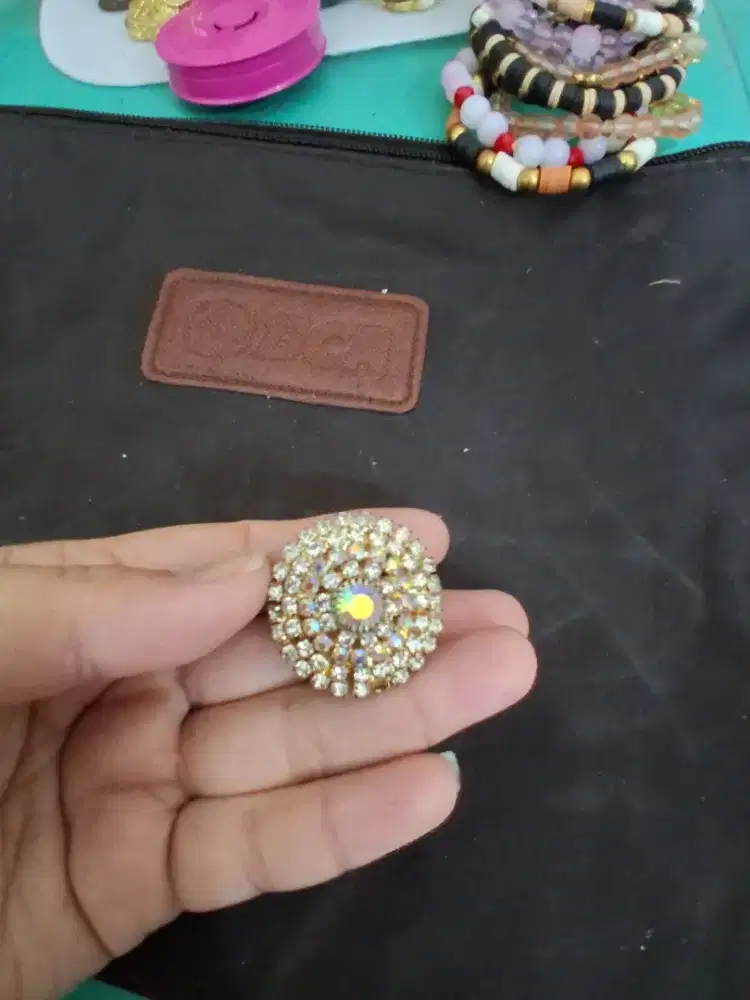 Cincin dengan permata
Kecil-kecil cincin fashion
Limited edition
Baran
