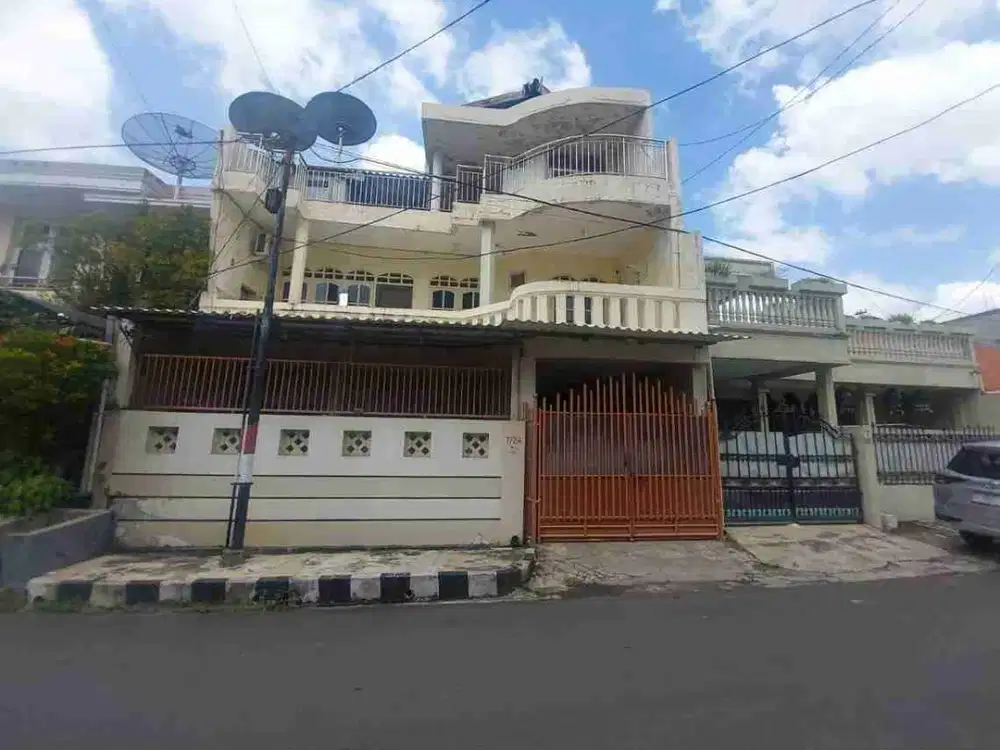 DI JUAL RUMAH

JLN  : DARMO BARU BARAT VII NO 24
KEL. : SONOKWIJENAN 
KEC. : SUKOMANUNGGAL 
KAB  : SURABAYA