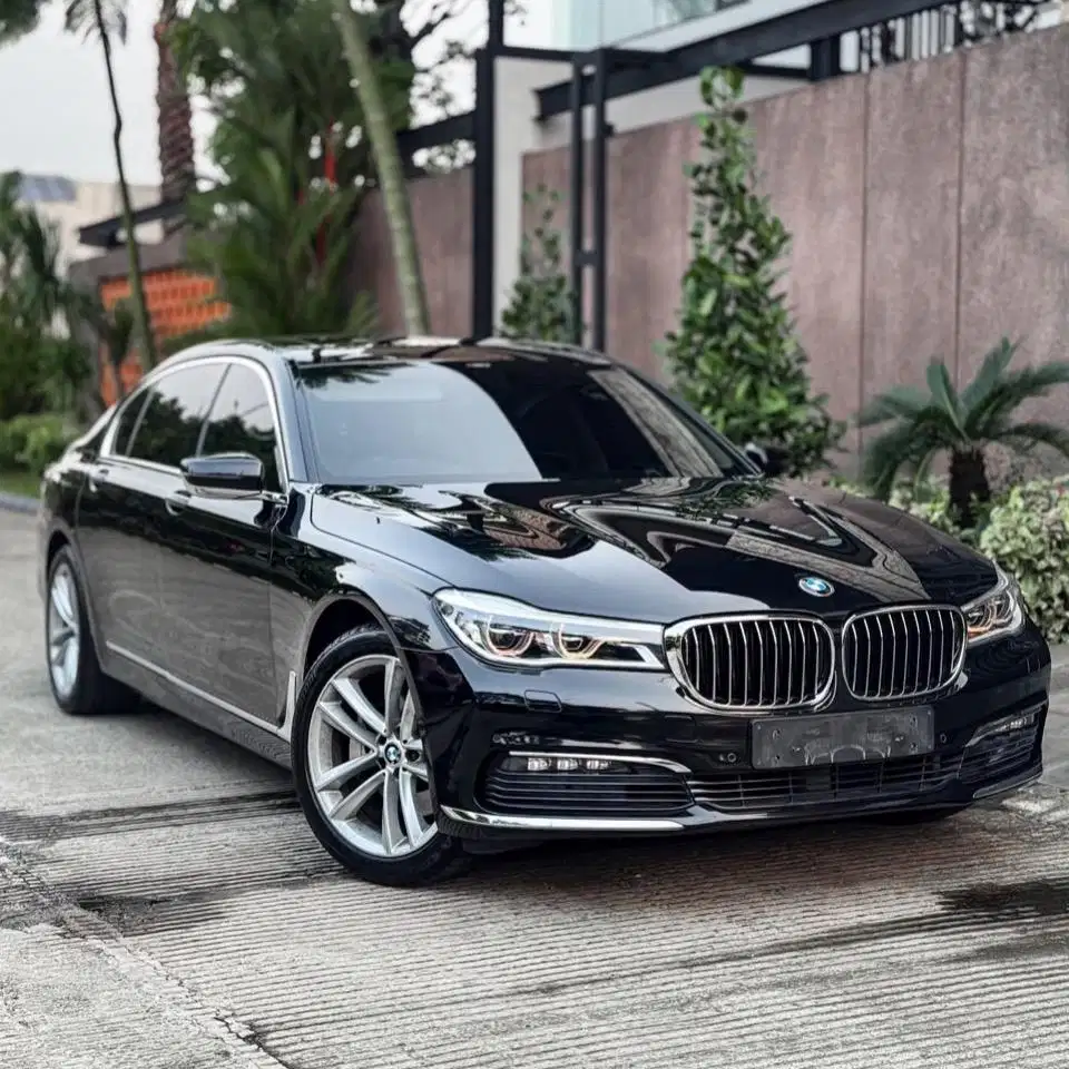 (CASH) BMW 730Li G12 2017