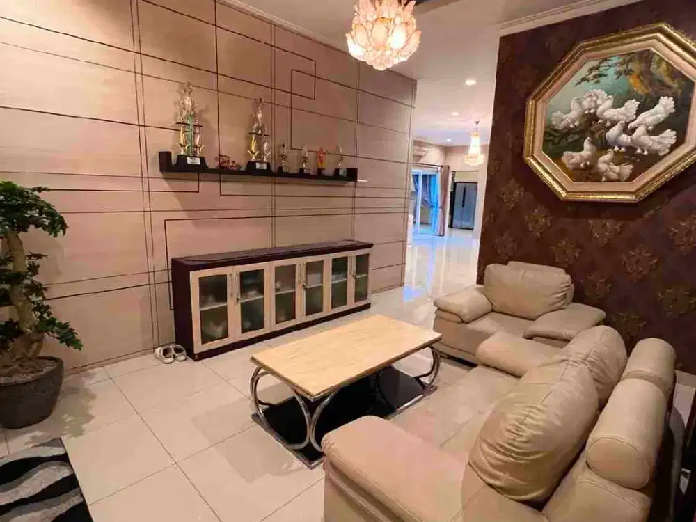 DIJUAL RUMAH MEWAH 2 LANTAI DEPAN TAMAN DI CLUSTER EKSKLUSIF KOTA WISATA!