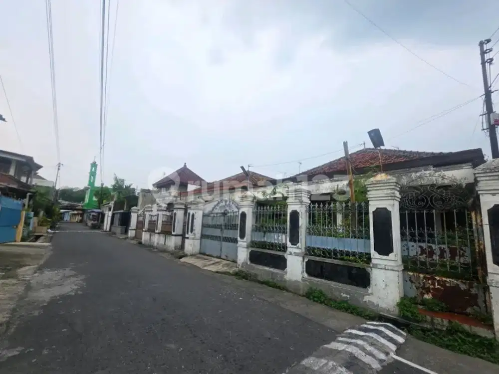 Tanah Di Manahan Bonus Bangunan Lama Tengah Kota Manahan