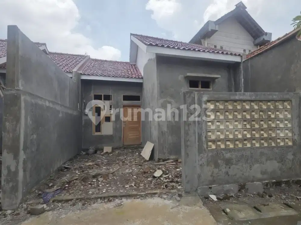Rumah Bagus Siap Finishing Tengah Kota Solo di Nusukan