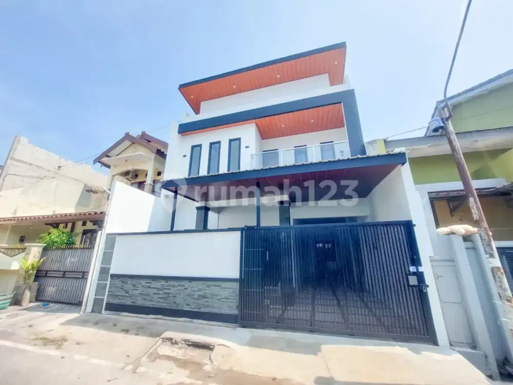 Rumah Mewah 2Lantai Siap Huni Lokasi Fajarindah Solo Strategis