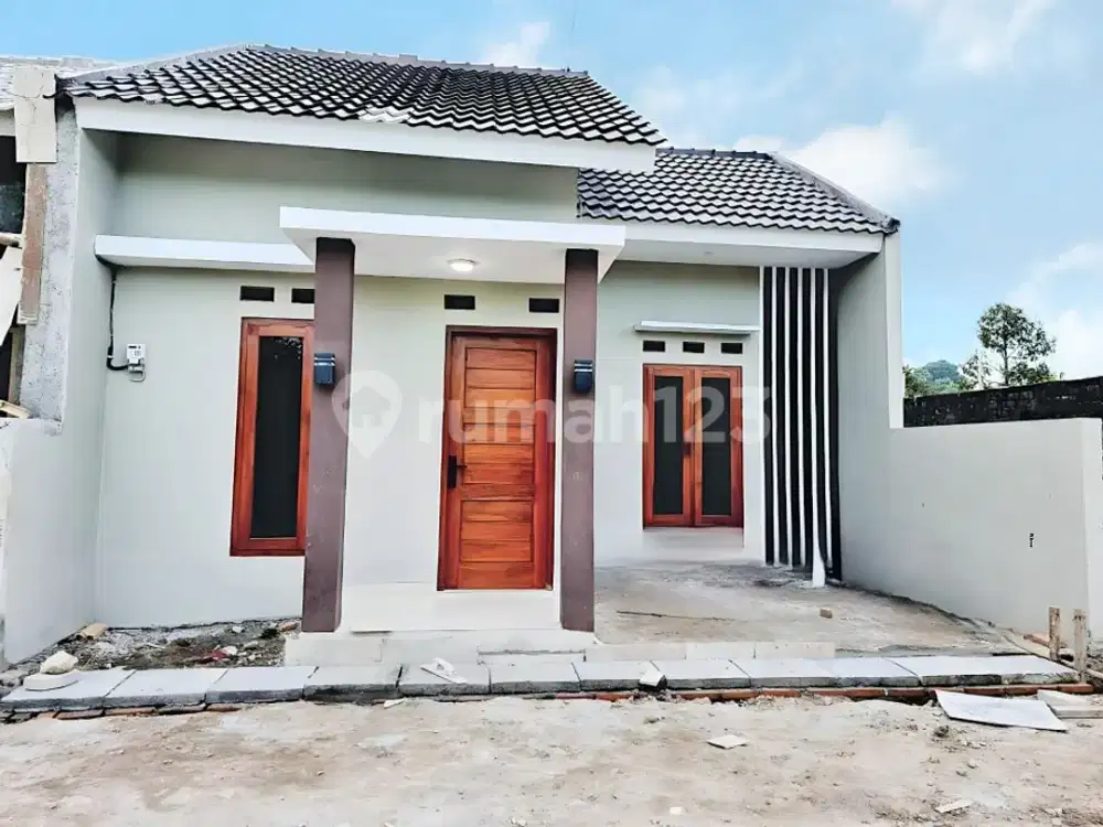 Rumah Baru siAp huni cluster  lokasi gedongan colomadu mezanin