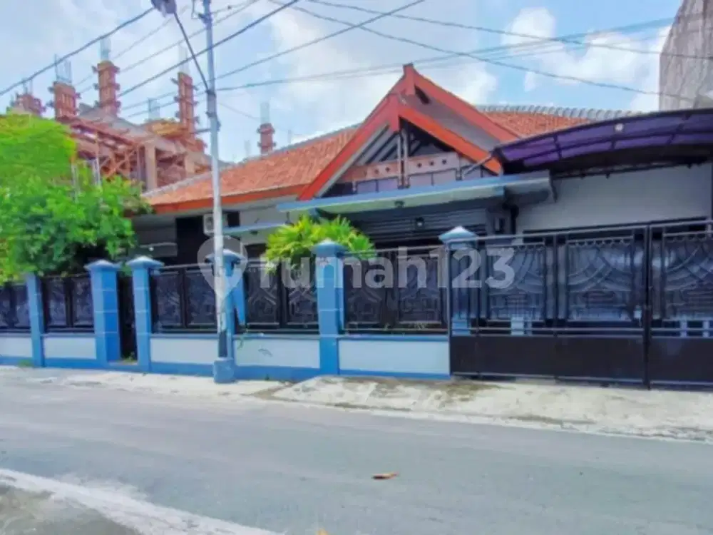 Rumah Bagus Mewah Tengah Kota Manahan Luas 292m Dekat Stadion