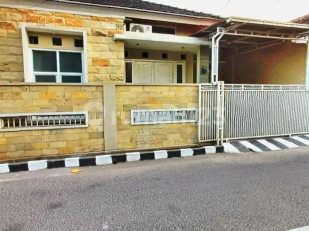 Rumah Bagus Semi Furnished SHM di Kerten tengah kota solo