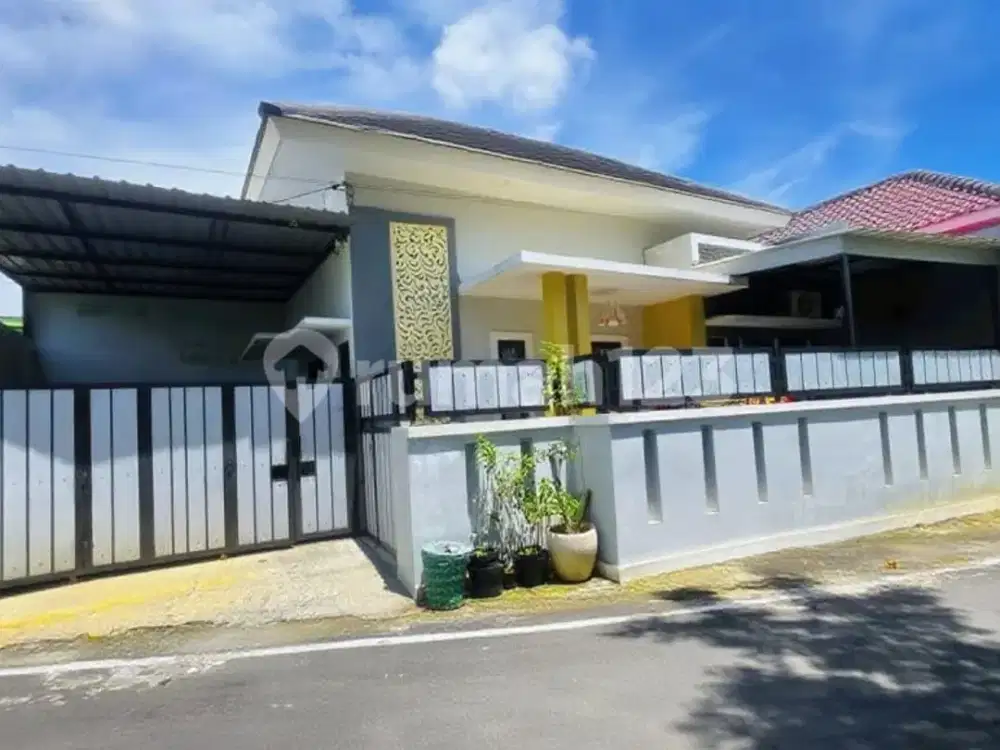 Rumah Bagus Siap Huni Dekat Solo Posisi Hoek Strategis Colomadu