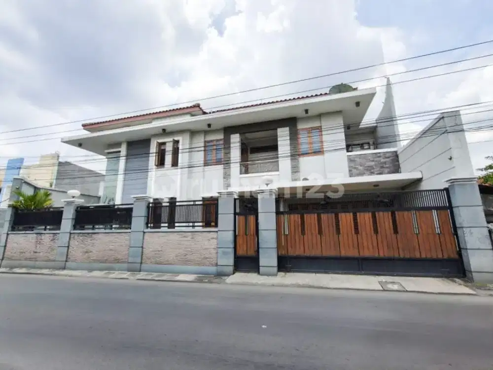 Rumah Bagus Full Furnish 2lantai Dekat Kota Solo Lokasi Baturan