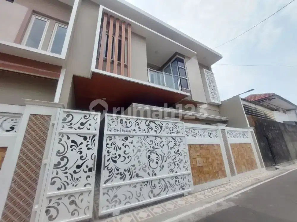 Rumah 2 Lantai Mewah siap huni lokasi tengah kota solo