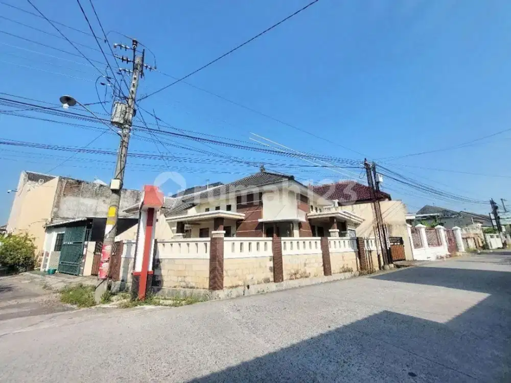 Rumah Baru hadap Timur siap huni Lokasi Hoek strategis jaln lebar