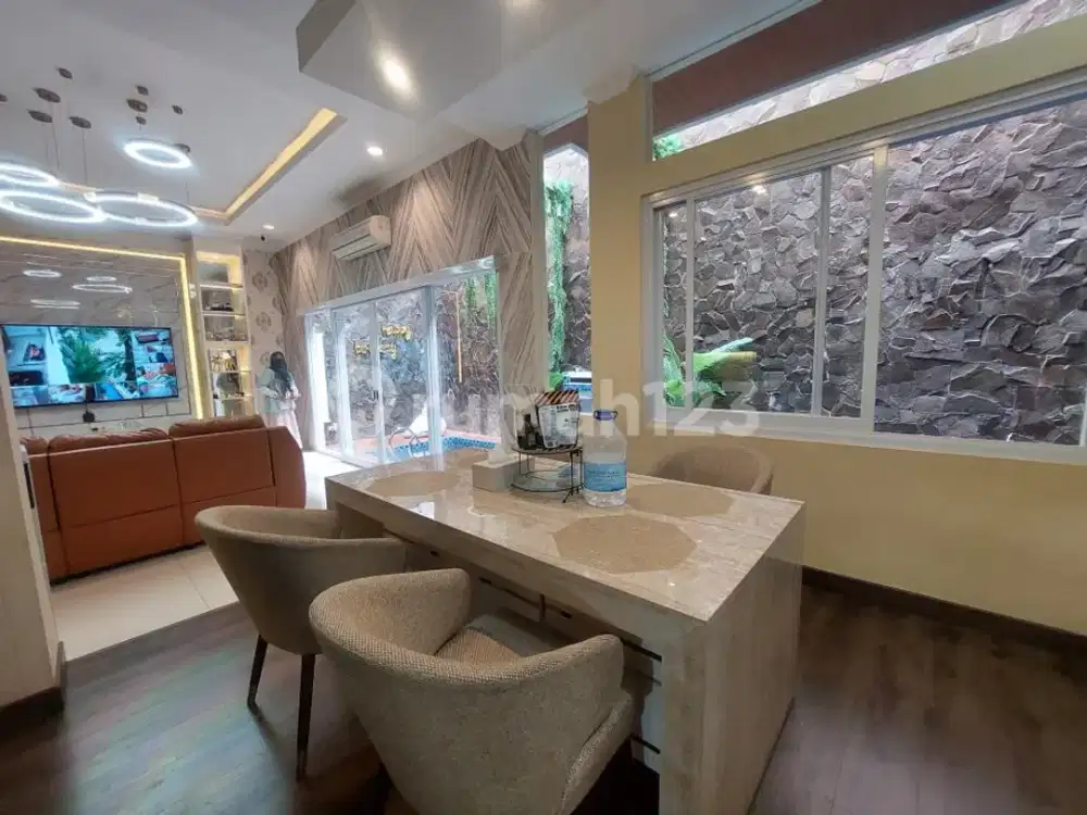 Rumah mewah  Solo baru grogol 3,5 Lt Kolam renang lokasi solobaru