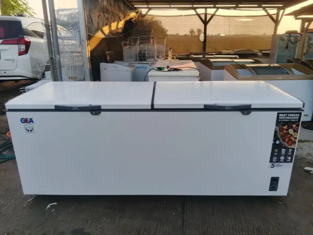 Frezeer box kapasitas 1200L normal mulus