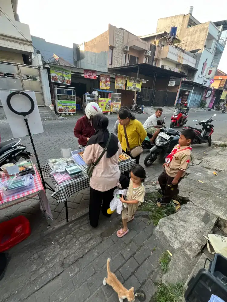 Dibutuhkan loker jaga stand sushi