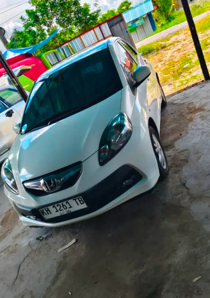 Di jual honda Brio type e transmisi manual harga nego