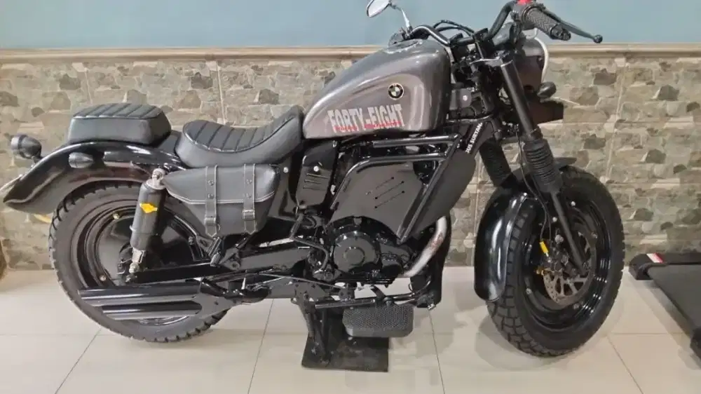 Custom bobber bassic byson