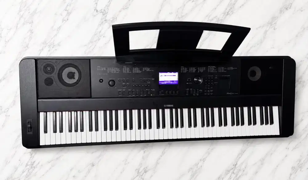 Yamaha Piano Keyboard DGX 660 + Adaptor