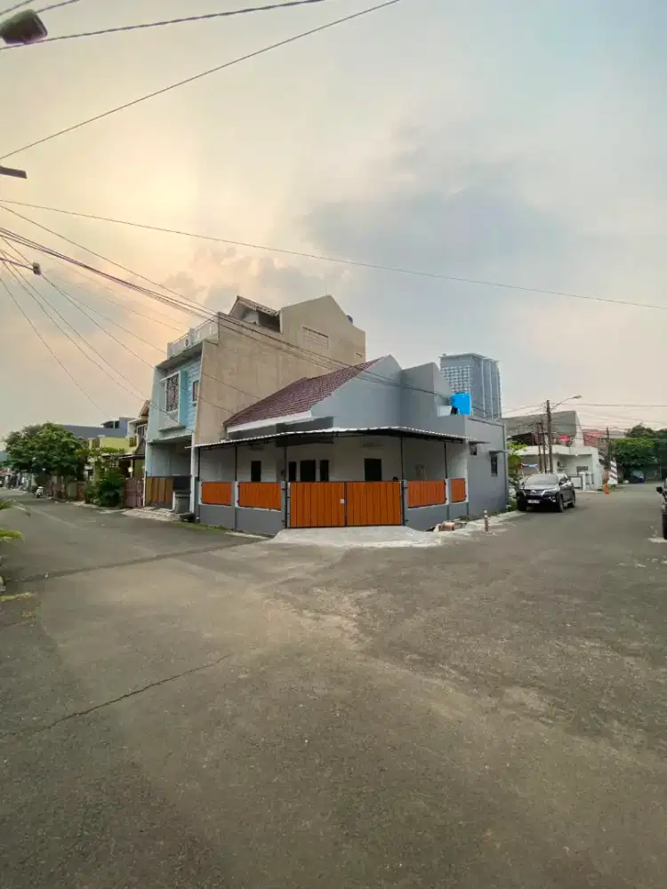 Rumah Full Renovasi Di clusrer catalina strategis Di Gading Serpong
