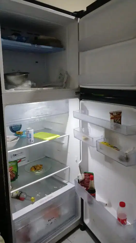 Kulkas Samsung 2 pintu bukaan atas bawah