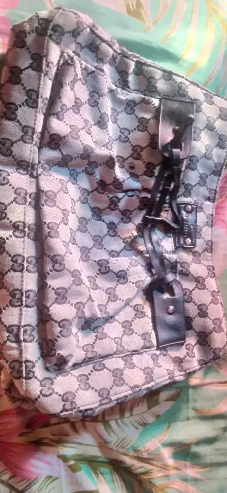 tas tembus merk GUCCI made in italia