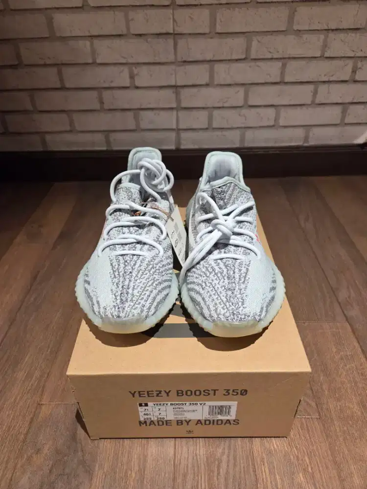 Sepatu Adidas Yeezy Boost 350 V2 Blue Tint