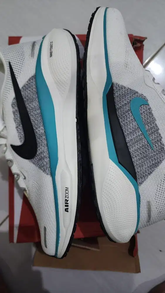 Sepatu Lari Laki-laki