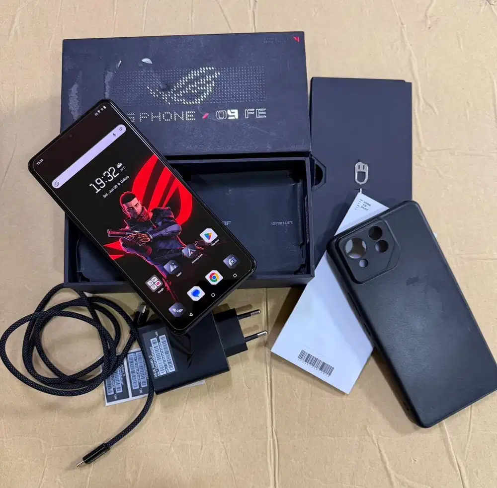 Asus Rog Phone 9 FE 12/256GB 5G 185Hz Garansi Resmi Fullset Mulus