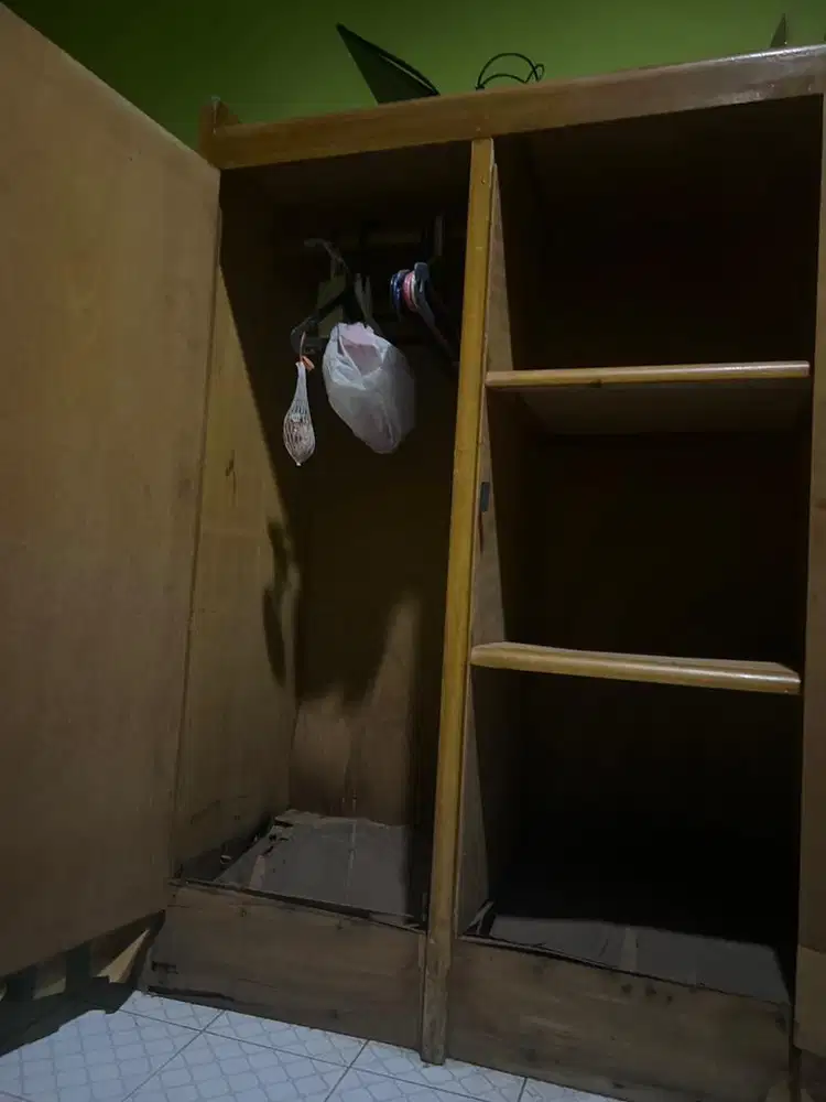 Lemari Kayu Sedang