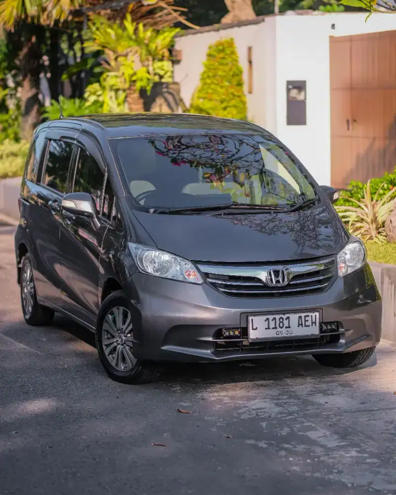 Honda freed S 1.5 AT 2014