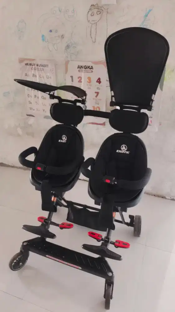 Stroller kembar exotic hitam dan Hemskop Sport (gym)