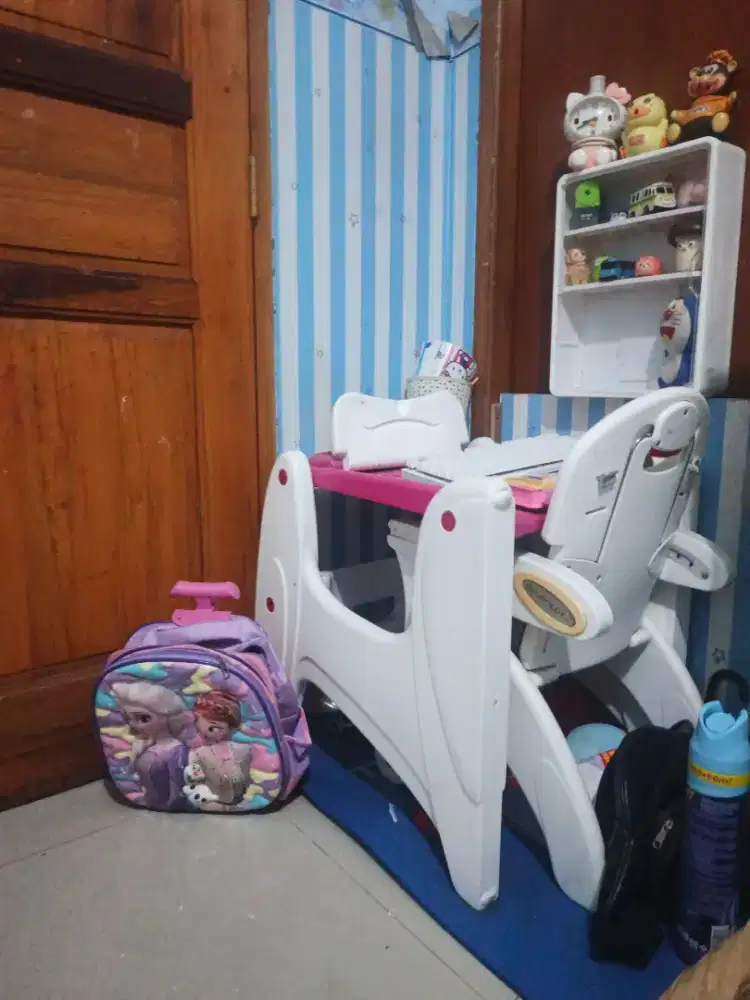 Meja belajar multifungsi bisa jadi meja makan baby