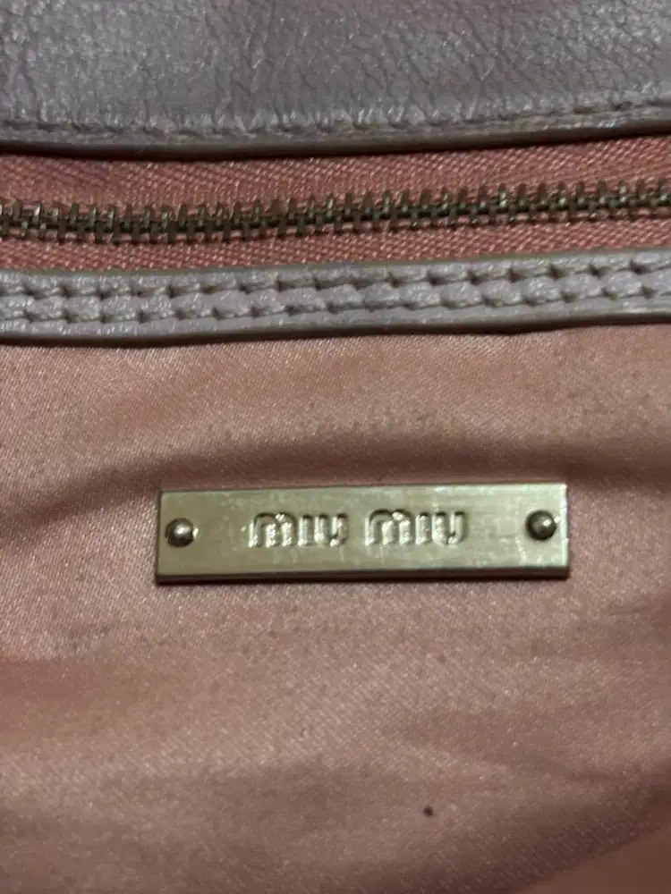 Merek & Model: Miu Miu Shoulder Bag
