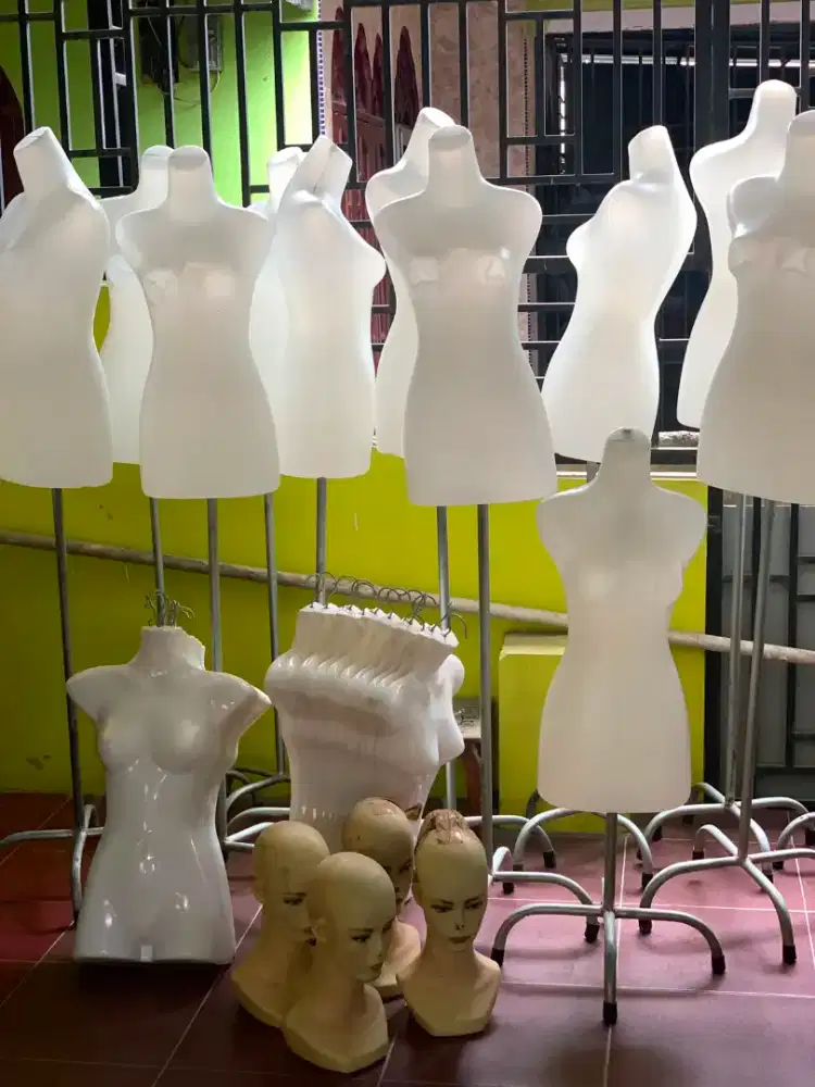 Di jual patung pakaian kondisi masih bagus..pemakaian pribadi