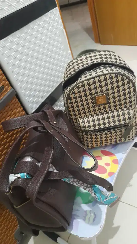 Harga untuk 2pcs tas,sling bag dan backpack