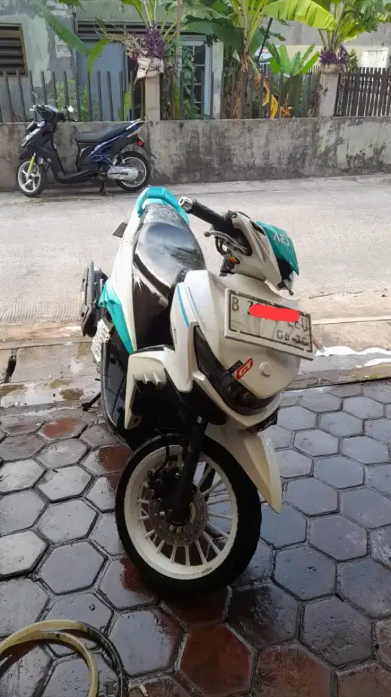 XEON GT 125 2014 PUTIH LEMBAYUNG BIRU